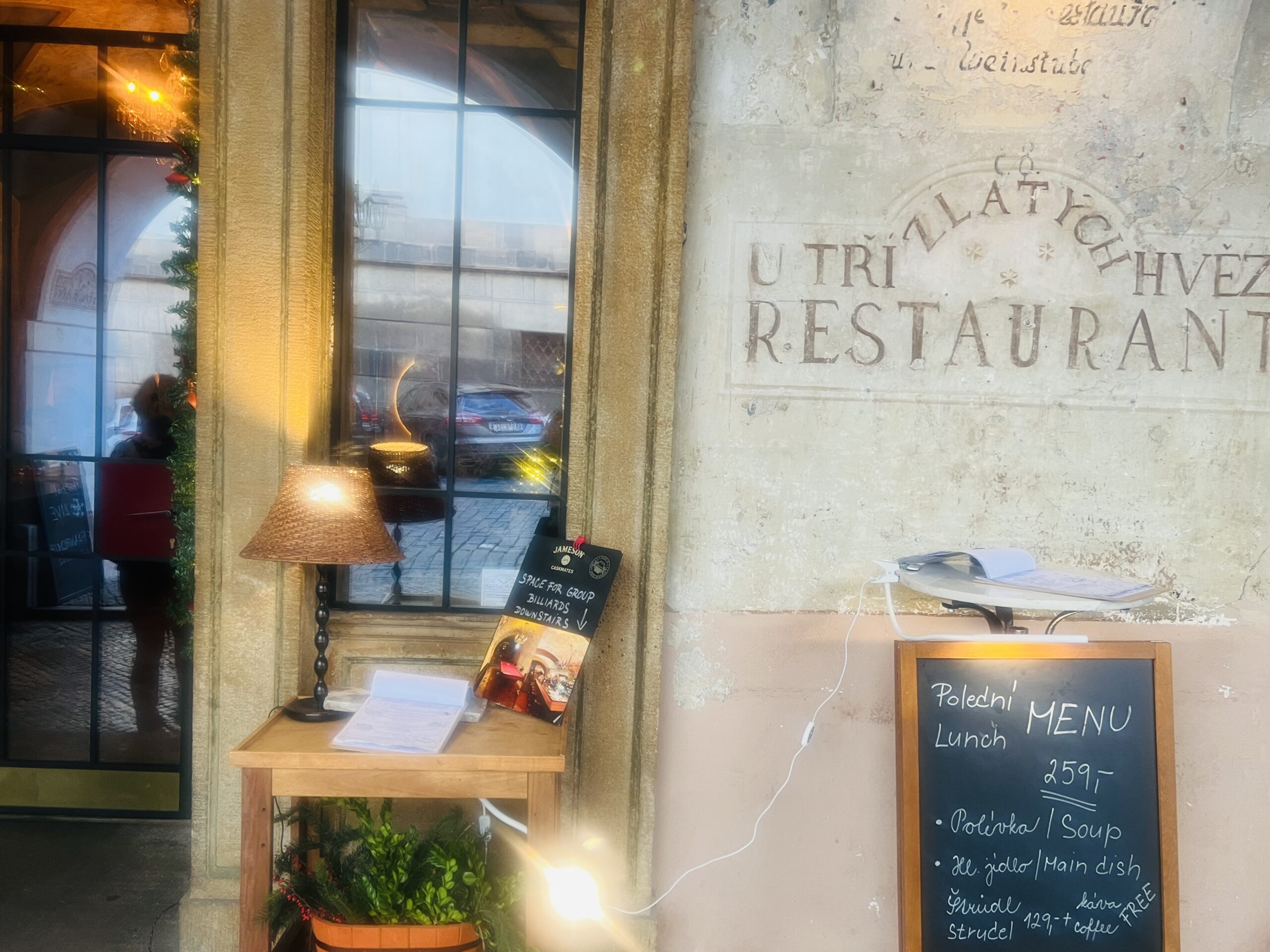 U Tri Zlatych Hvezd - Restaurant Front