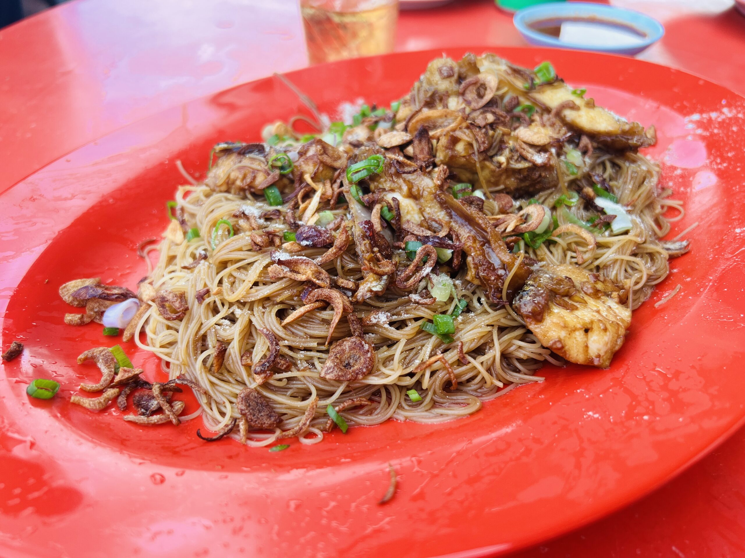 Kedai Minuman Ah Kneong 亚强美食中心 - Fried Golden Snapper Meehoon 中江鱼米粉