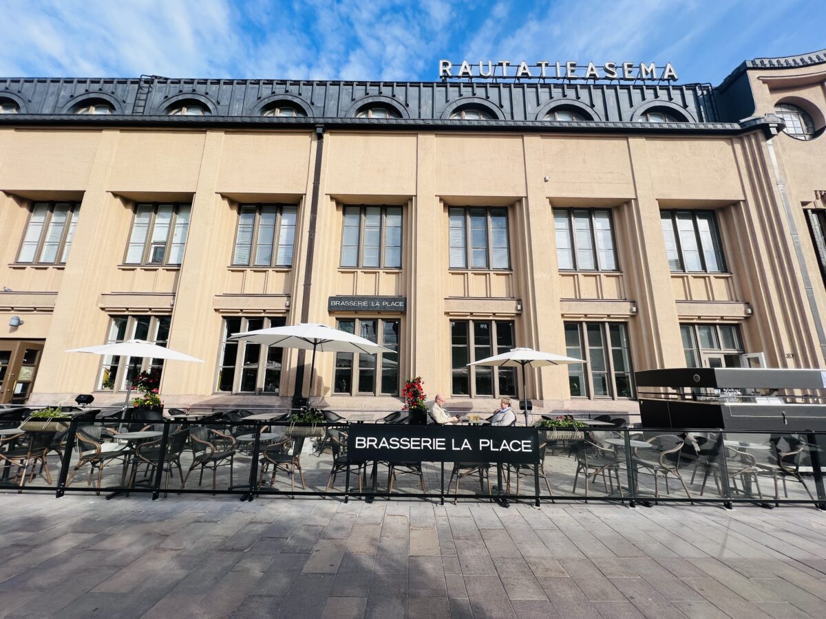 Brasserie La Place - Restaurant Front