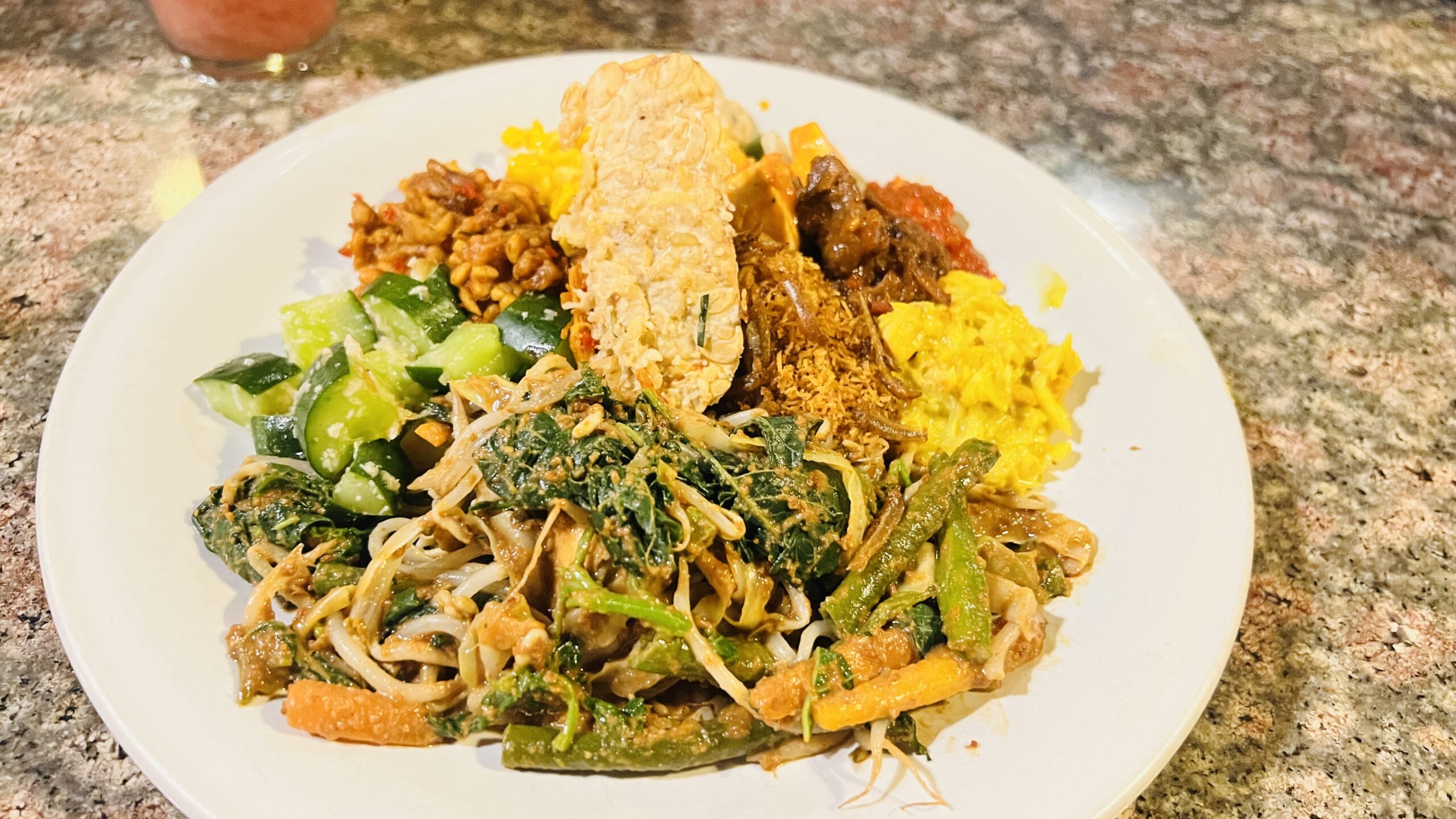 Made's Warung - 1/2 Nasi Campur 1/2 Gado Gado