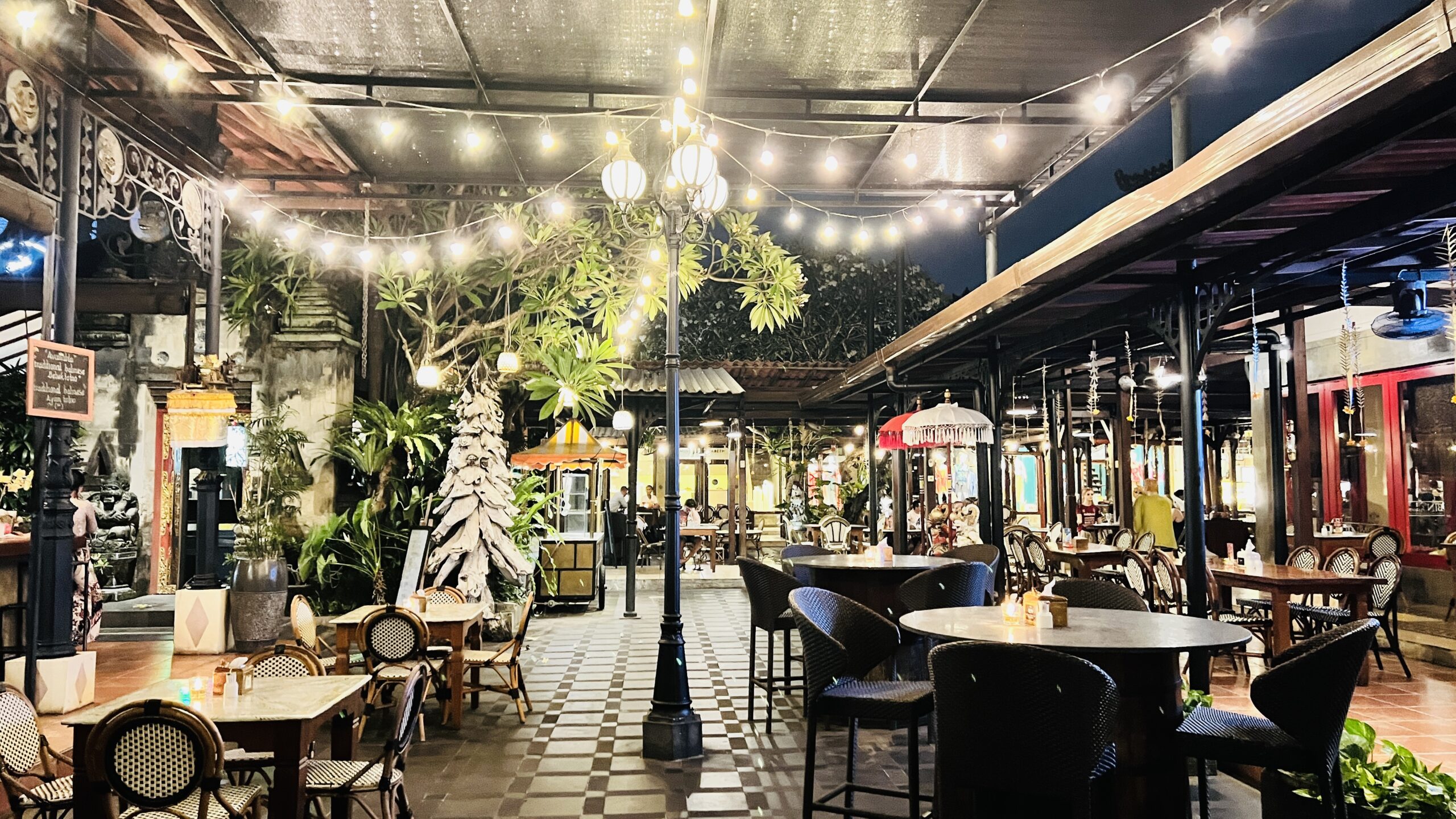 Made's Warung - Outdoor Seating